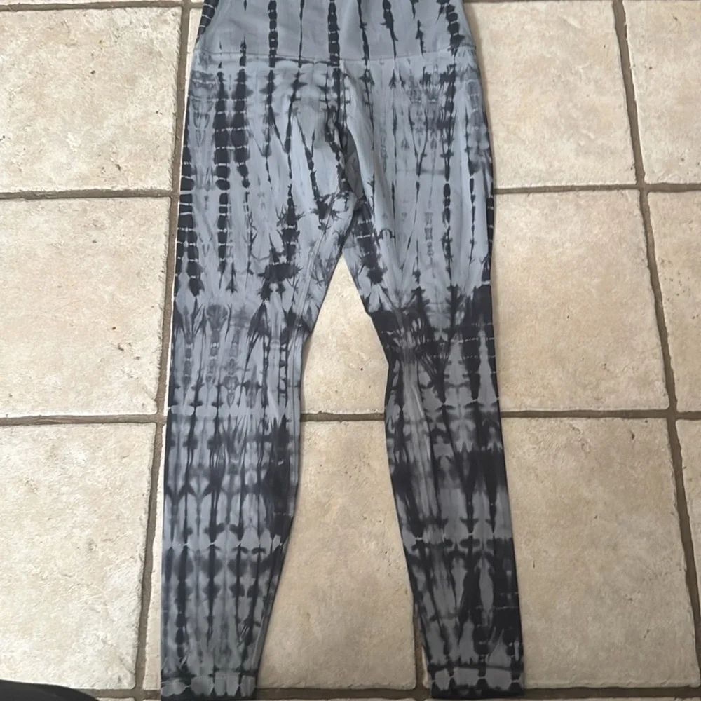 Lululemon - Picture 3 of 5